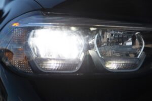 Seitse eurot öise sõidu turvalisuse eest: mis on odavate LED retrofit pirnidega valesti